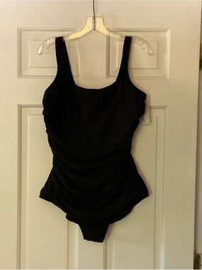 Miraclesuit One Piece Swimsuit Black Plus Size 18W NWT Bathing Suit Slimming